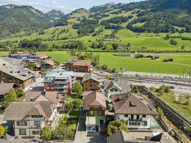 Casa di 4.5 locali in vendita a Zweisimmen - immagine 1/13