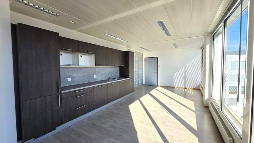null rooms Office & Commercial to buy in Vernier - image 1/6