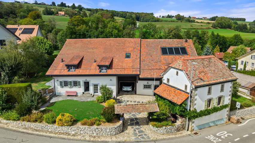 9.5 rooms House to buy in Corcelles-le-Jorat - image 1/10