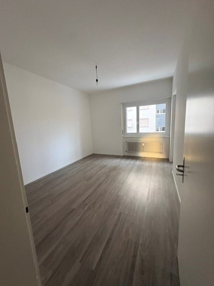 3.5 rooms Apartment for rent in Chiasso - image 1/8
