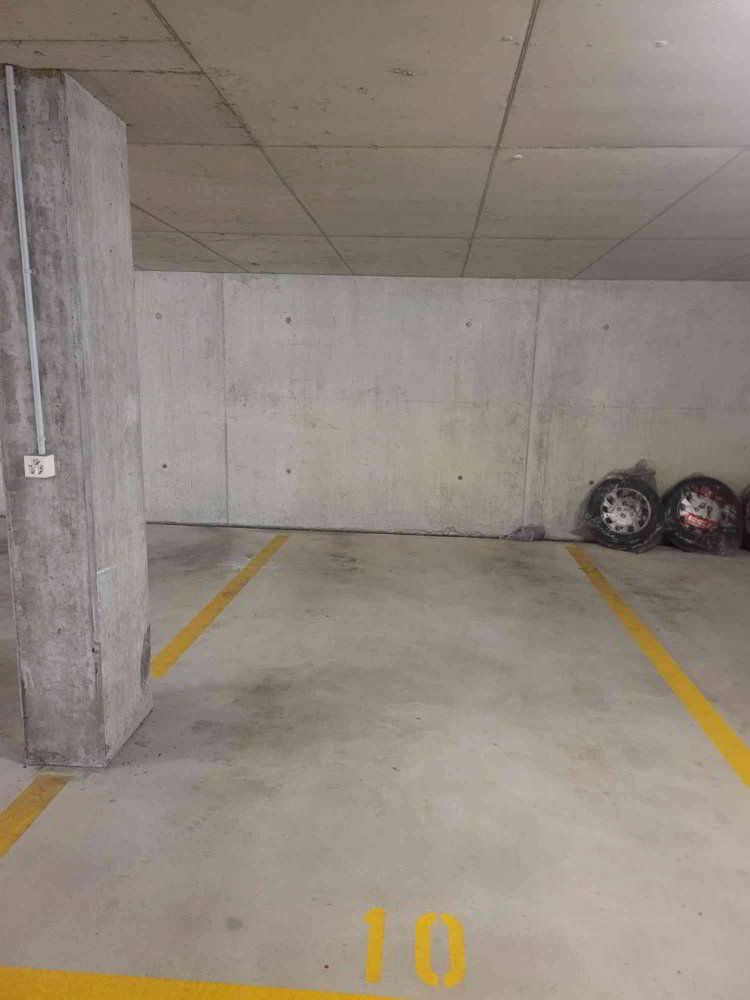 null rooms Car park, garage for rent in Möhlin - image 1/2