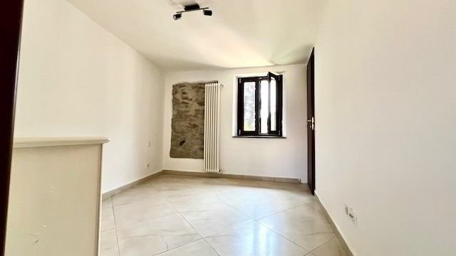 Maison 4 pièces à acheter à Agra - image 1/13