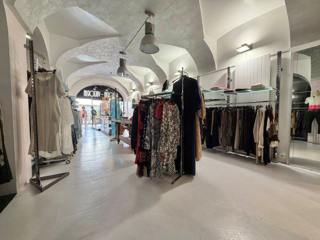 null rooms Office & Commercial for rent in Locarno - image 1/3