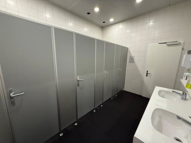 9 rooms Office & Commercial for rent in Marin-Epagnier - image 1/10