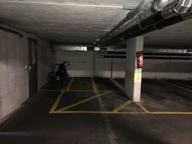 Parking, garage null pièces à louer à La Chaux-de-Fonds - image 1/3