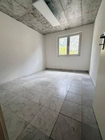 8 rooms Office & Commercial for rent in Fully - image 1/13