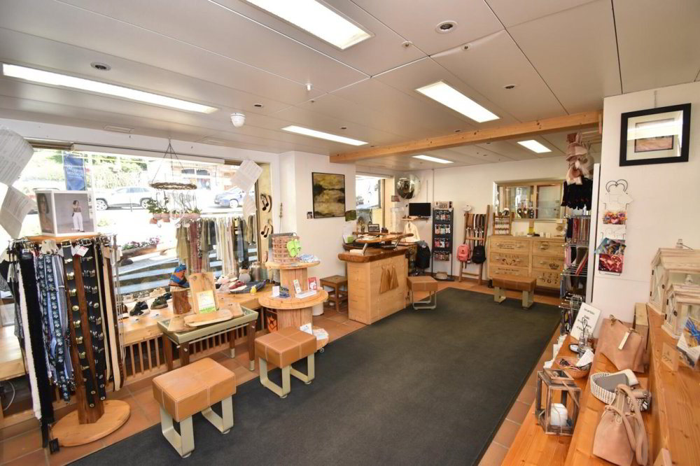 null rooms Office & Commercial to buy in Leysin - image 1/5