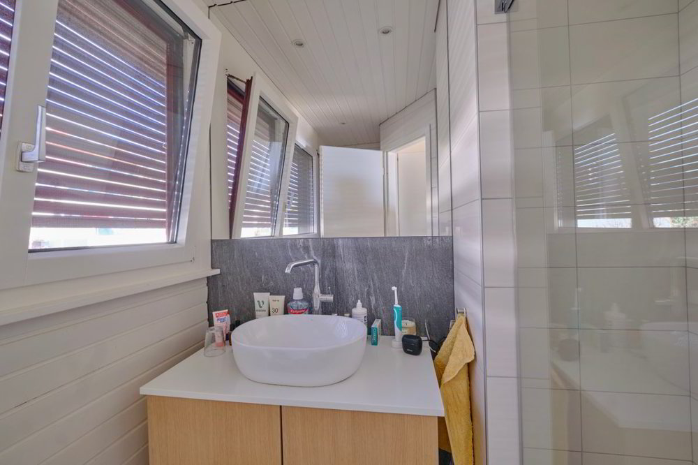 6 rooms Apartment to buy in Lutry - image 1/13