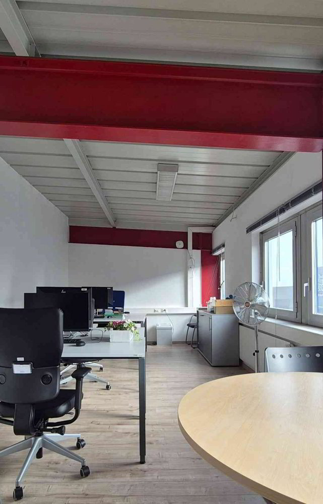 7 rooms Office & Commercial for rent in Delsberg - image 1/7