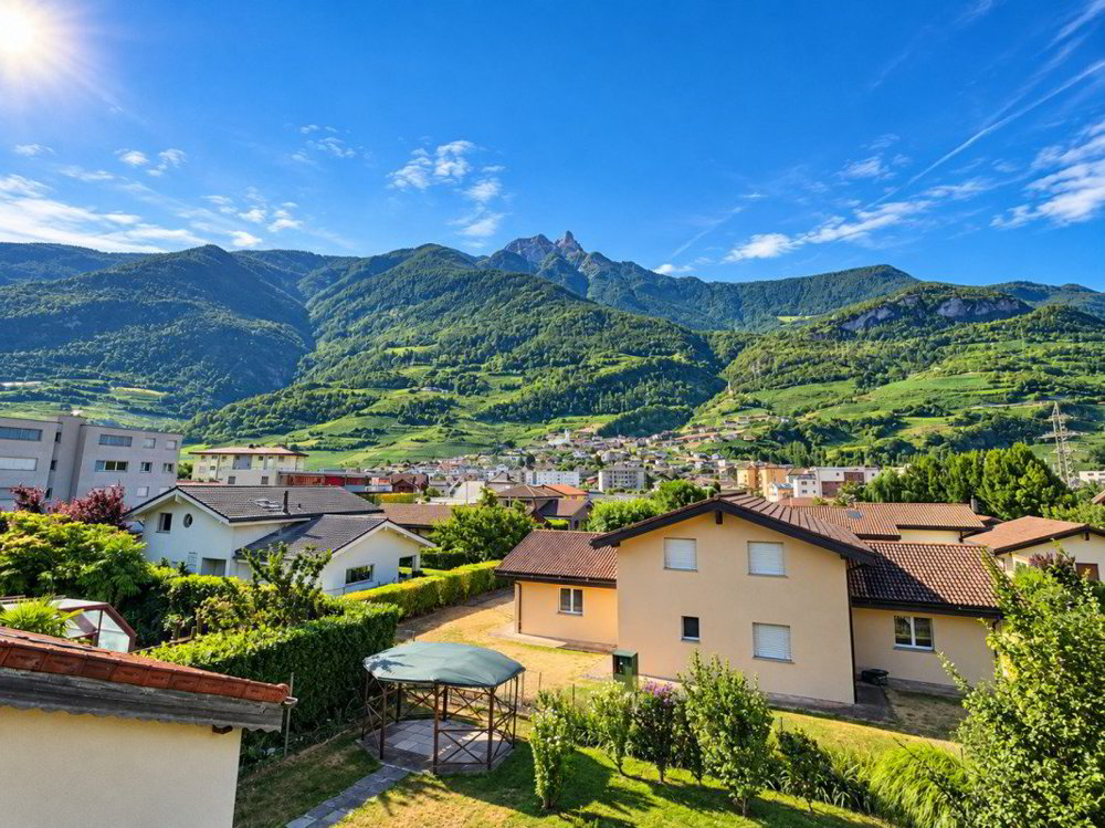 5 rooms Apartment for rent in Saxon - image 1/10