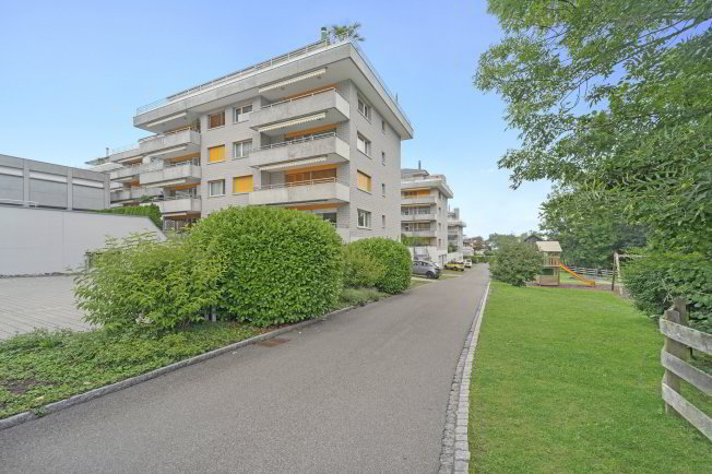 3 rooms Apartment for rent in Wollerau - image 1/1