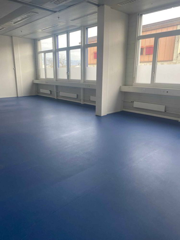 1 rooms Office & Commercial for rent in Meyrin - image 1/4