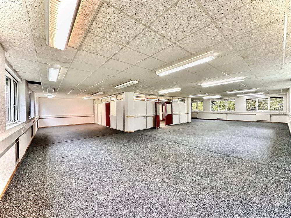 null rooms Office & Commercial for rent in Lausanne - image 1/3