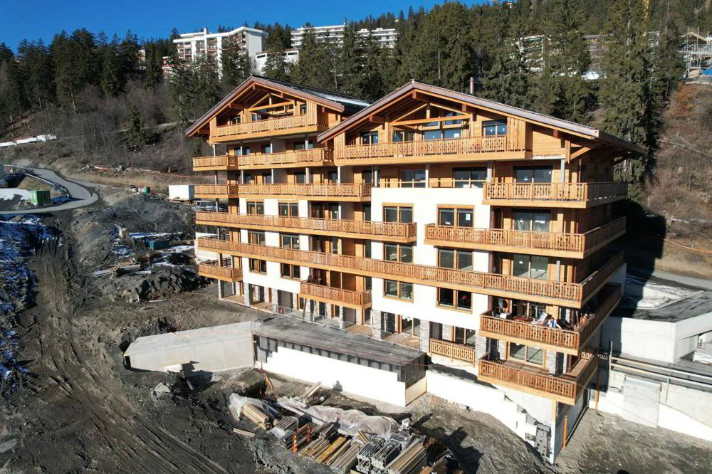 4 rooms Apartment to buy in Crans-Montana - image 1/13