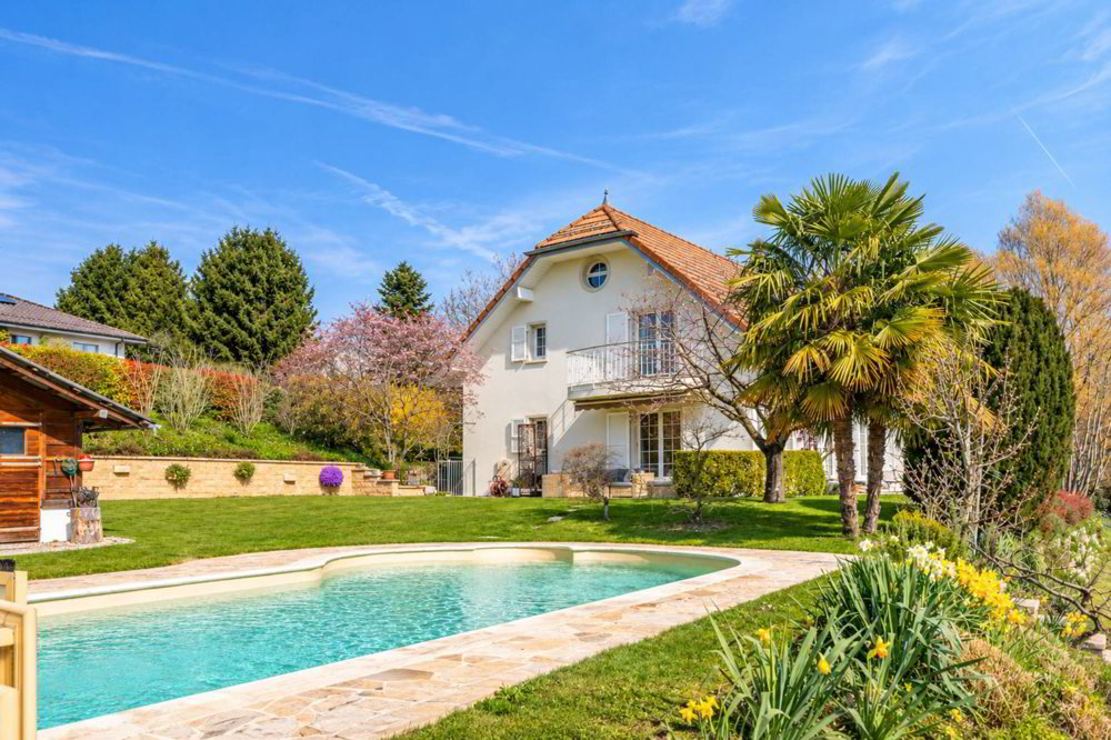 8 rooms House to buy in Trélex - image 1/11