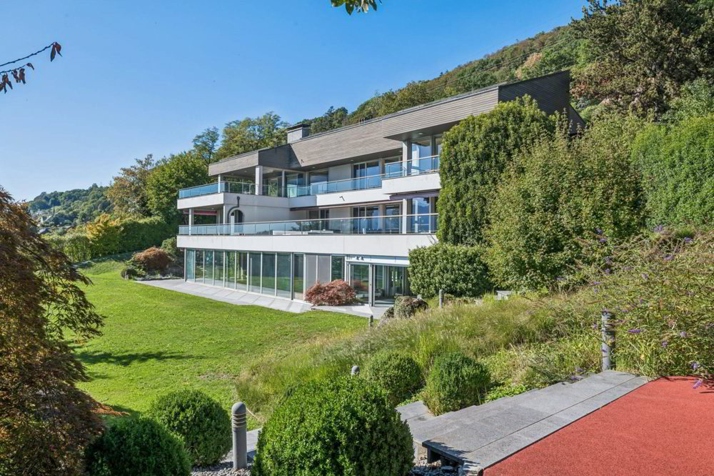 20 rooms House to buy in Chardonne - image 1/13
