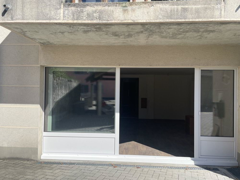 2 rooms Apartment for rent in Givrins - image 1/13