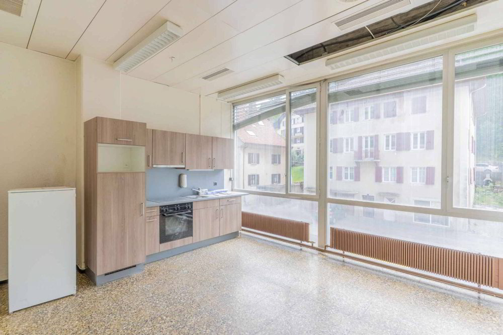 null rooms Office & Commercial for rent in Le Locle - image 1/3