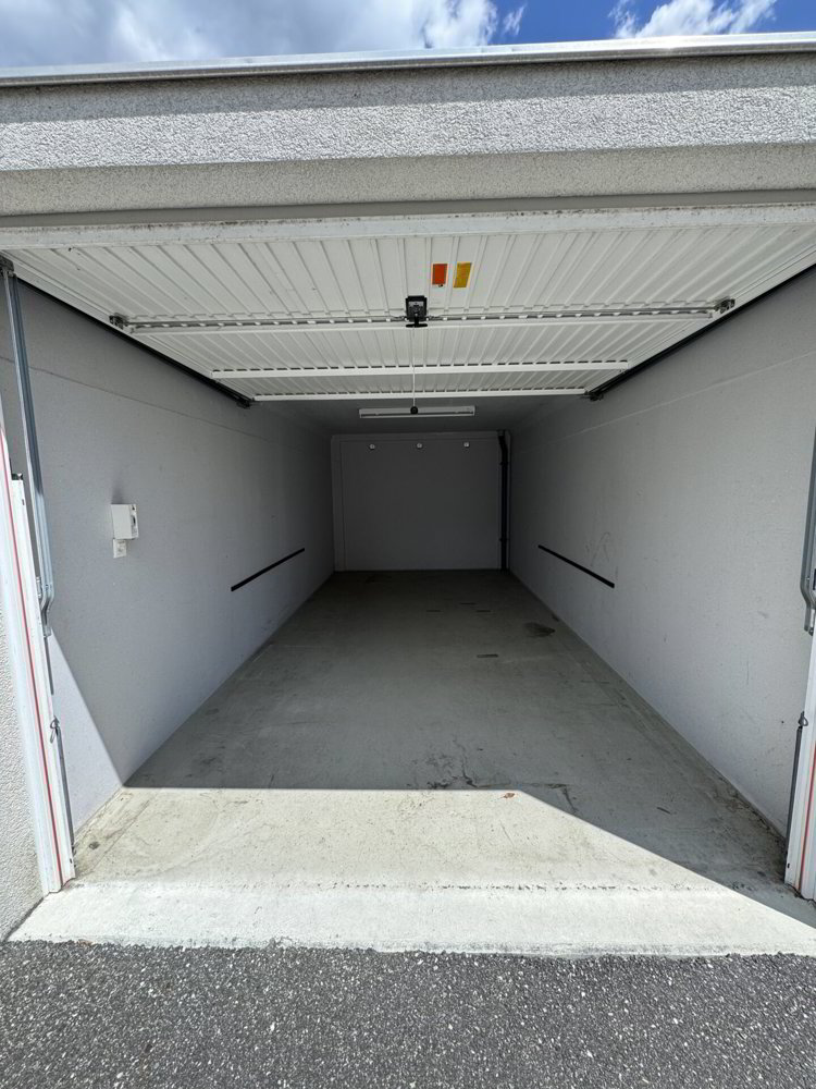 null rooms Car park, garage for rent in Ardon - image 1/3