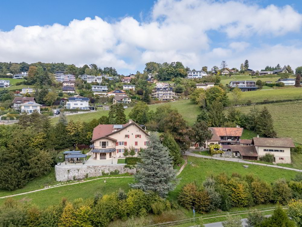 DOMAINE EXCEPTIONNEL AVEC VUE PANORAMIQUE SUR LE LAC
