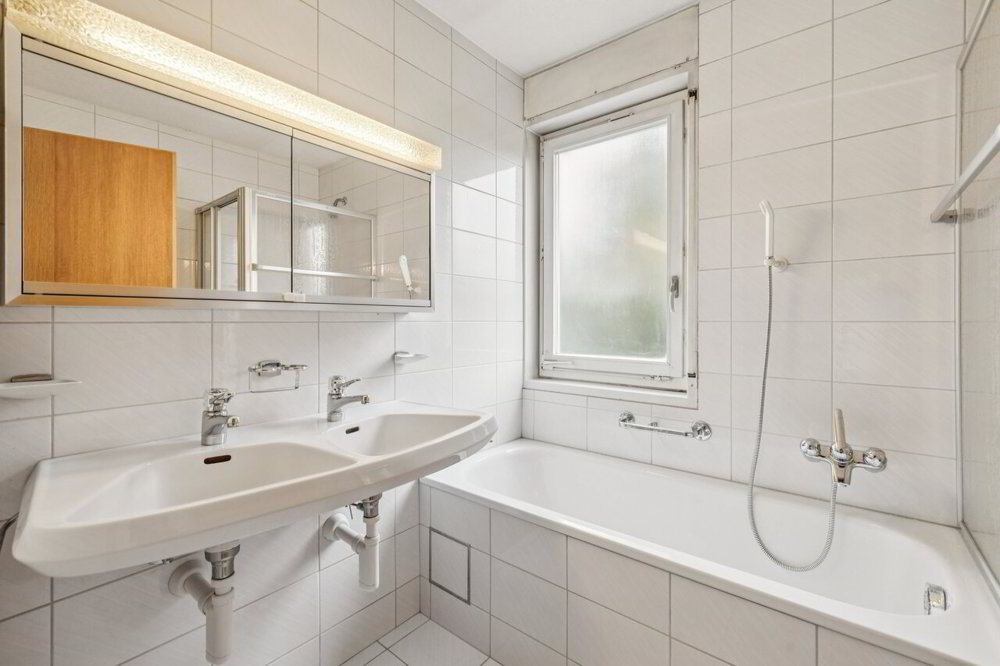 5 rooms House to buy in Bottmingen - image 1/13