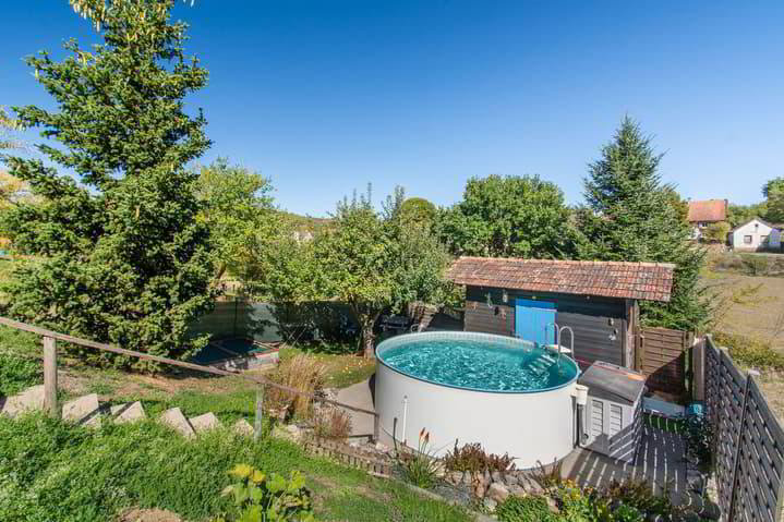 Maison 10 pièces à acheter à Lugnez - image 1/13