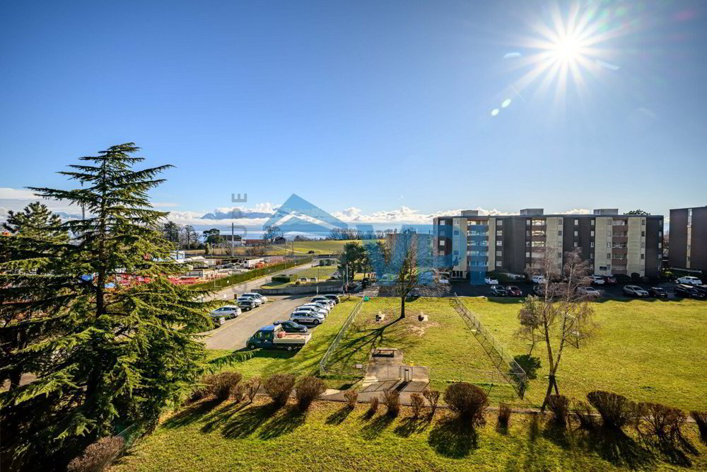 4 rooms Apartment to buy in Tolochenaz - image 1/8