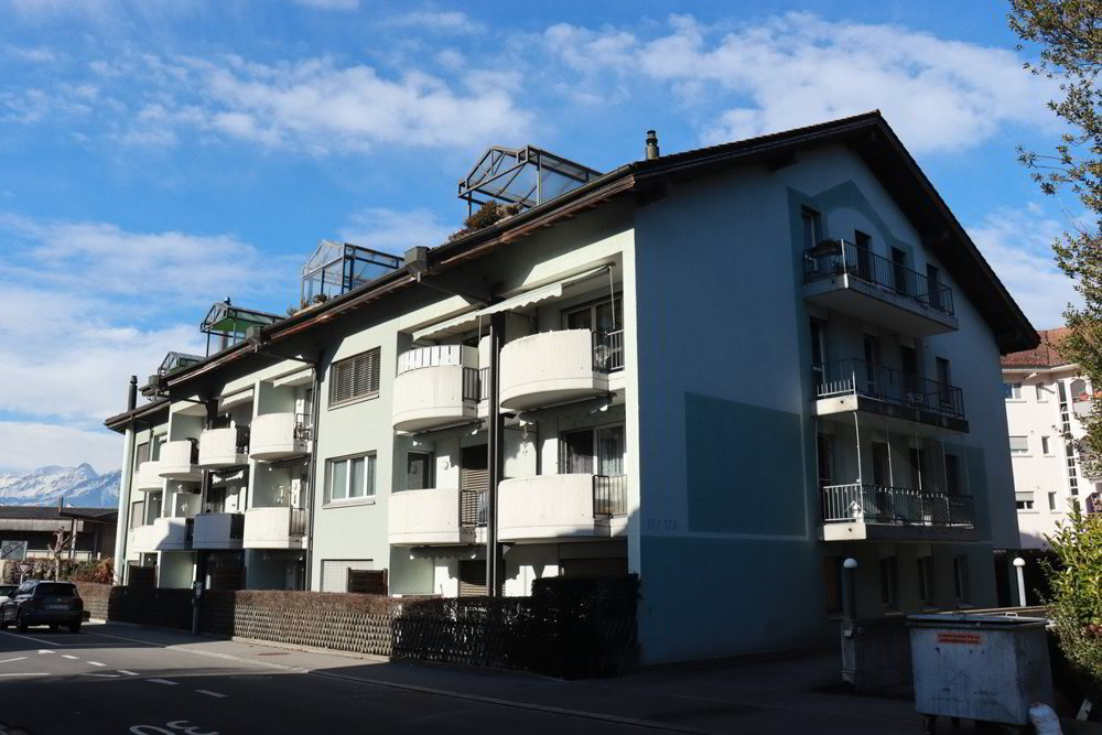 3 rooms Apartment to buy in Interlaken - image 1/7