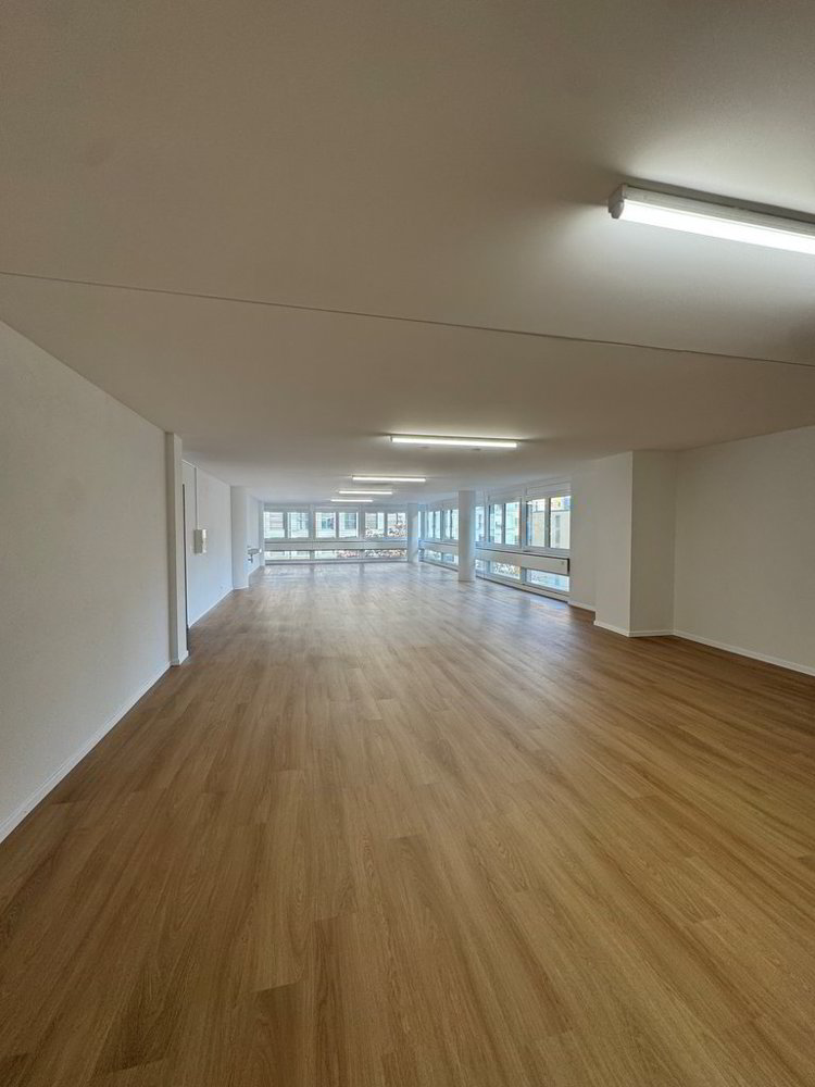 Superbe surface de 131 m2 entièrement rénovée.