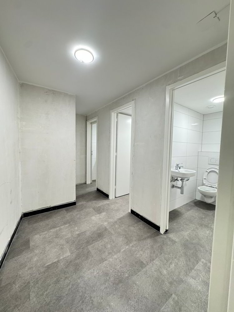null rooms Office & Commercial for rent in Lausanne - image 1/2