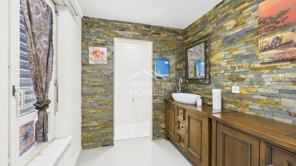 3 rooms Office & Commercial to buy in Gommiswald - image 1/10