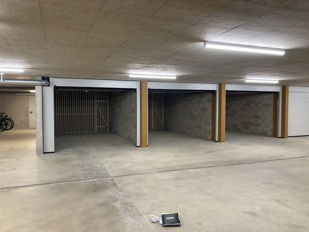null rooms Car park, garage for rent in Ecublens VD - image 1/3