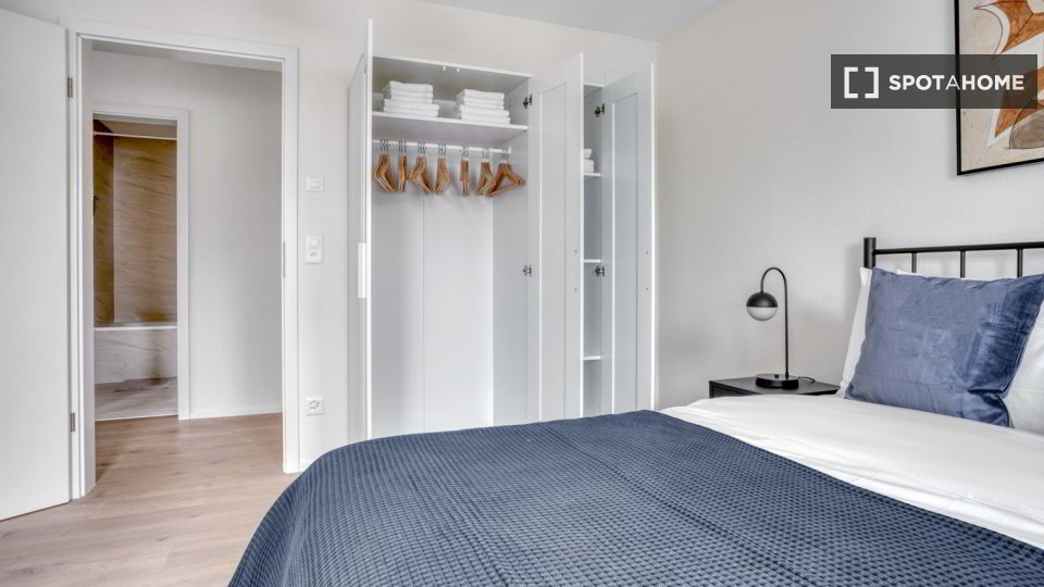 2 rooms Apartment for rent in Zurich - image 1/13
