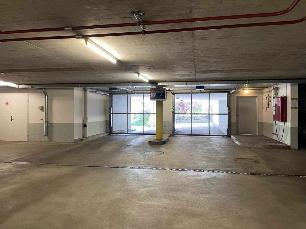 null rooms Car park, garage for rent in Pfäffikon SZ - image 1/4