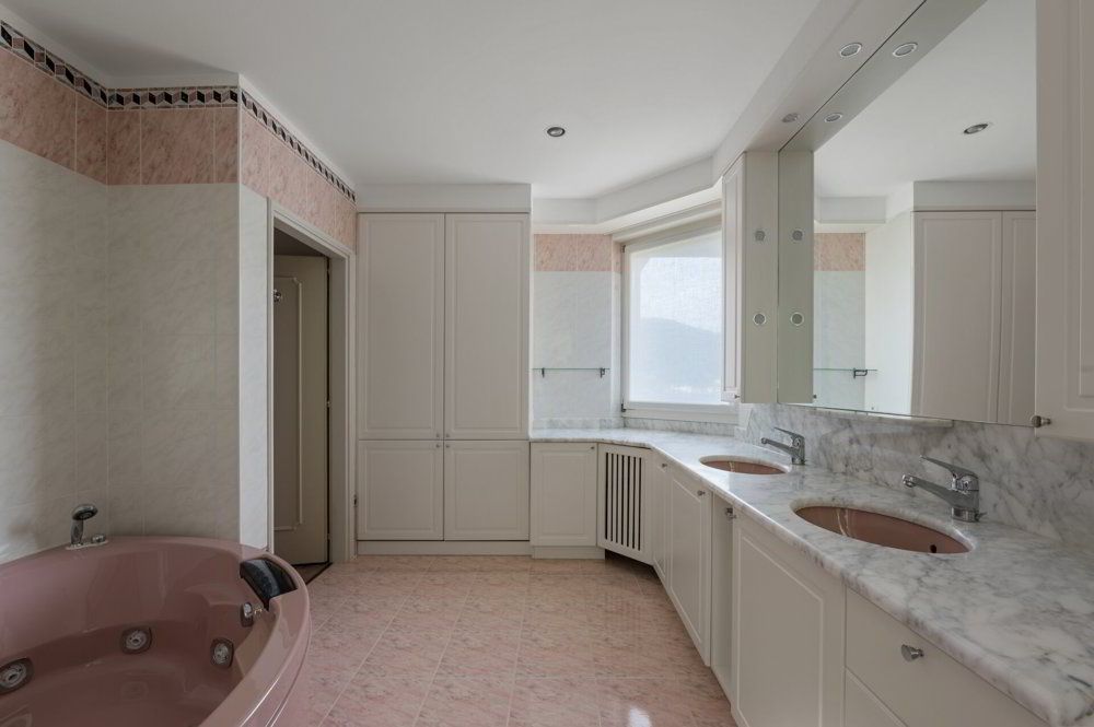 7 rooms House to buy in Gravesano - image 1/13