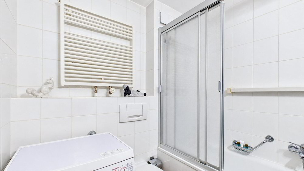4 rooms Apartment to buy in Crans-Montana - image 1/13