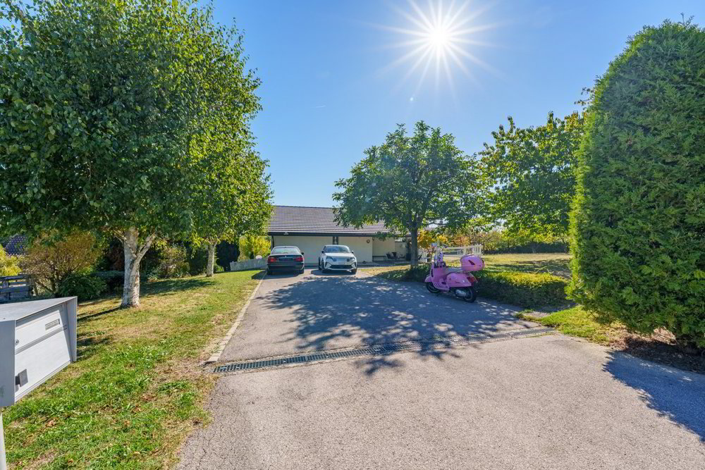 7 rooms House to buy in Villars-Ste-Croix - image 1/12