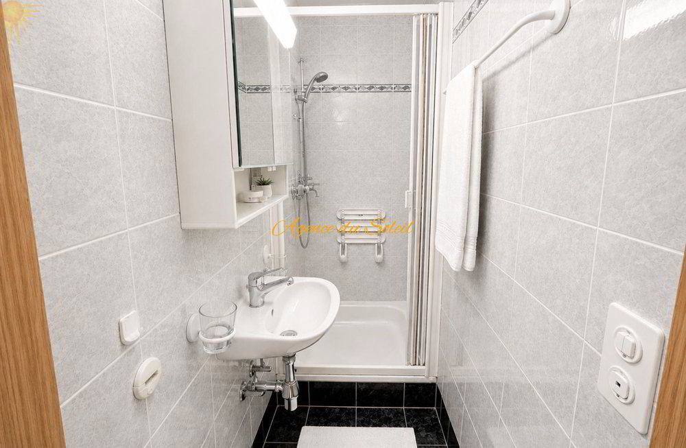 6 rooms House to buy in Crans-Montana - image 1/13