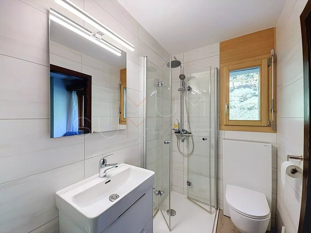 3 rooms Apartment to buy in Crans-Montana - image 1/13