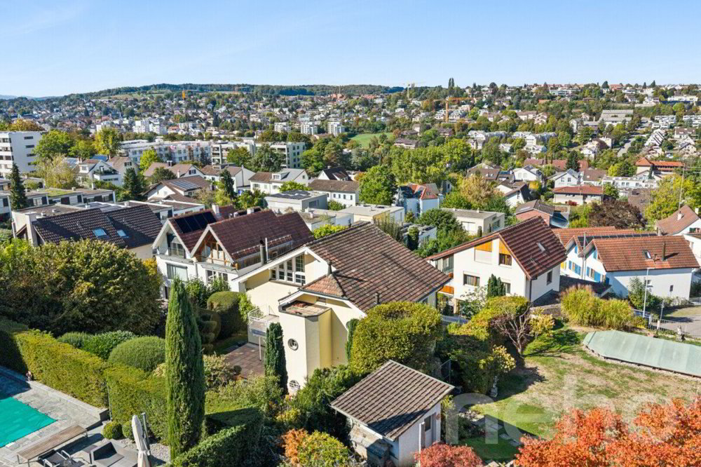 6.5 rooms House to buy in Bottmingen - image 1/12