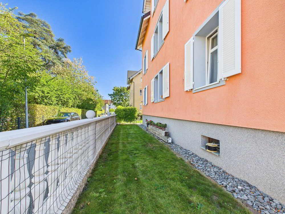 10 rooms House to buy in Romanshorn - image 1/11