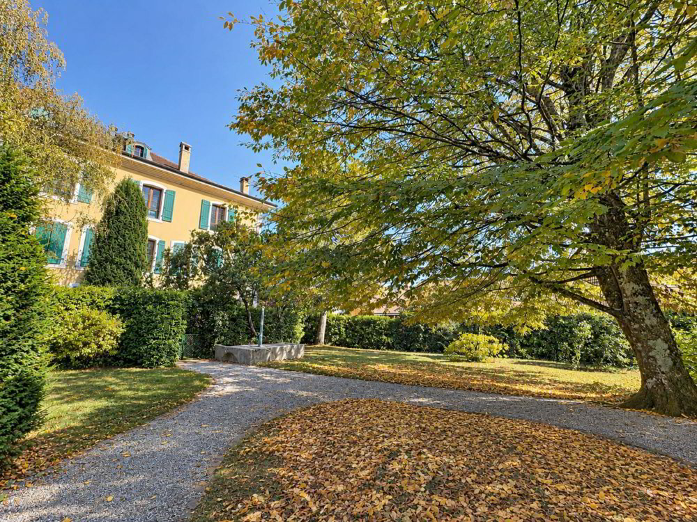 7 rooms House to buy in Satigny - image 1/13