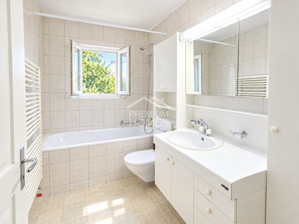 9 rooms House to buy in Huttwil - image 1/6