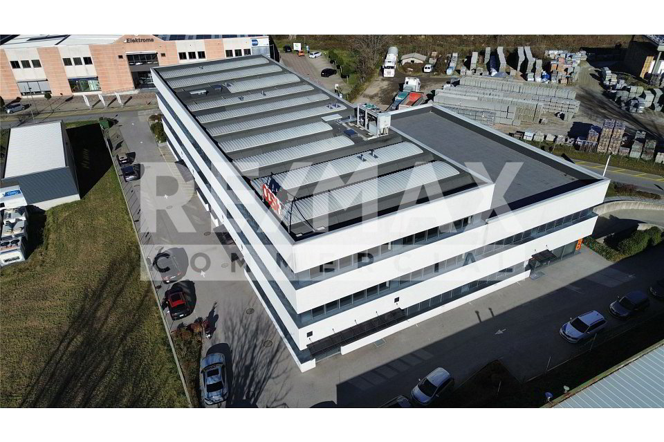 Bureau & Commerce null pièces à acheter à Giubiasco - image 1/13
