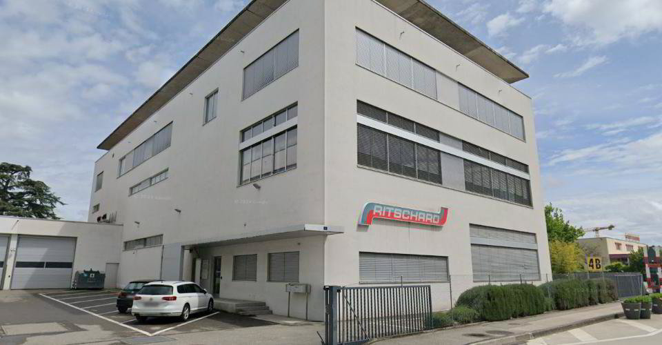null rooms Office & Commercial for rent in Meyrin - image 1/9