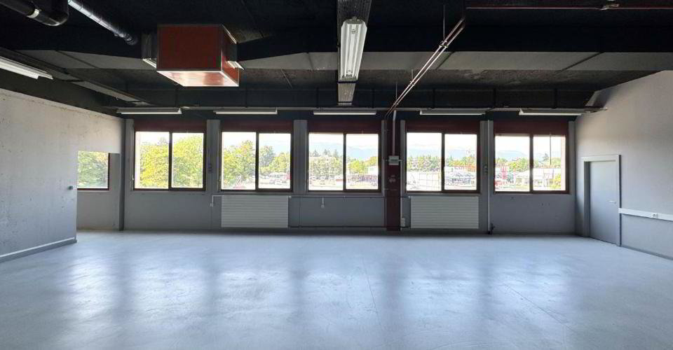 null rooms Office & Commercial for rent in Meyrin - image 1/4