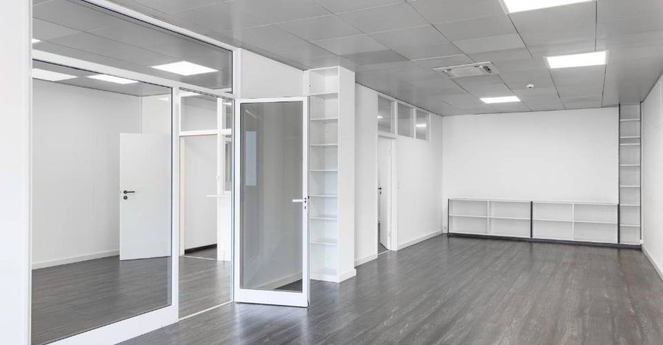 null rooms Office & Commercial for rent in Satigny - image 1/12