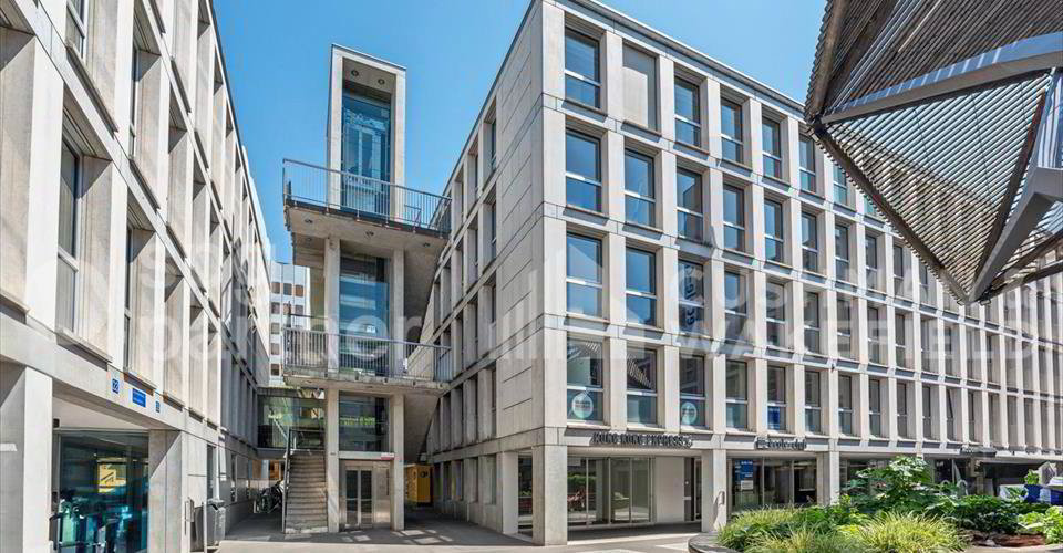 null rooms Office & Commercial for rent in Lausanne - image 1/11
