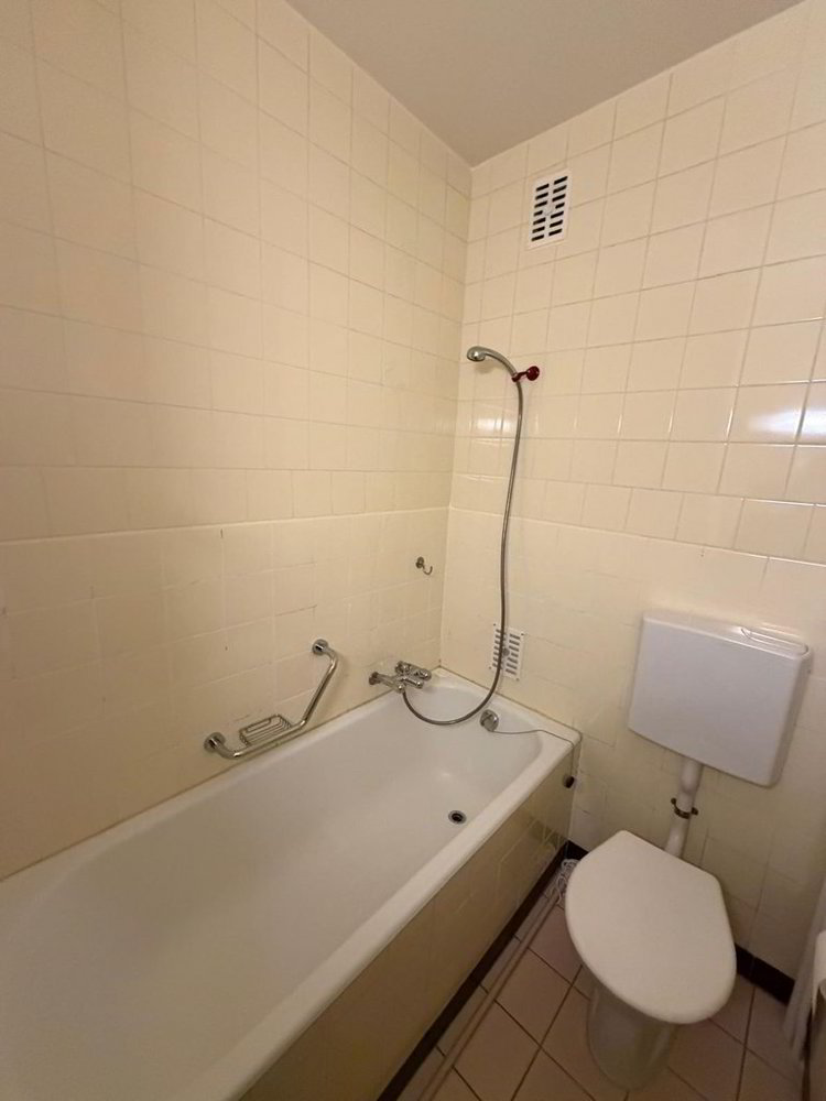 3 rooms Apartment for rent in Lausanne - image 1/8