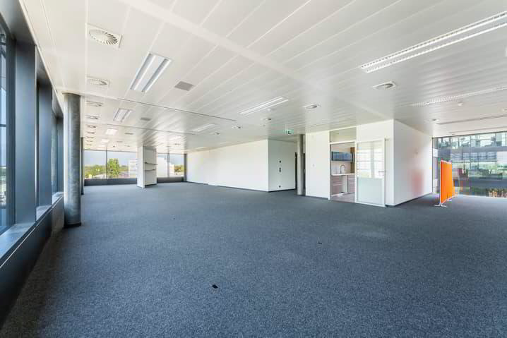 null rooms Office & Commercial for rent in Châtelaine - image 1/7